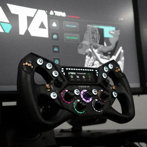 TORQ EVO 2 - MOZA Racing wheel with TORQ motion software on screen