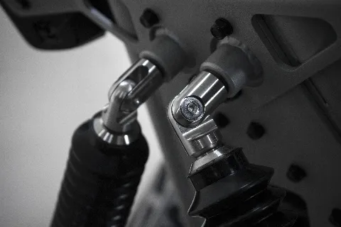 TORQ EVO 2 - precision universal joints and damper detail